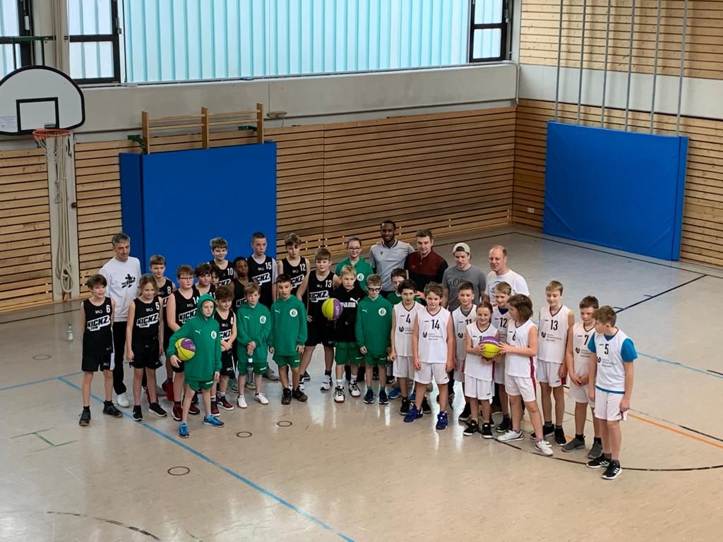U12-Basketballer gewinnen ihr erstes Spiel bei Turnier in Traunreut
