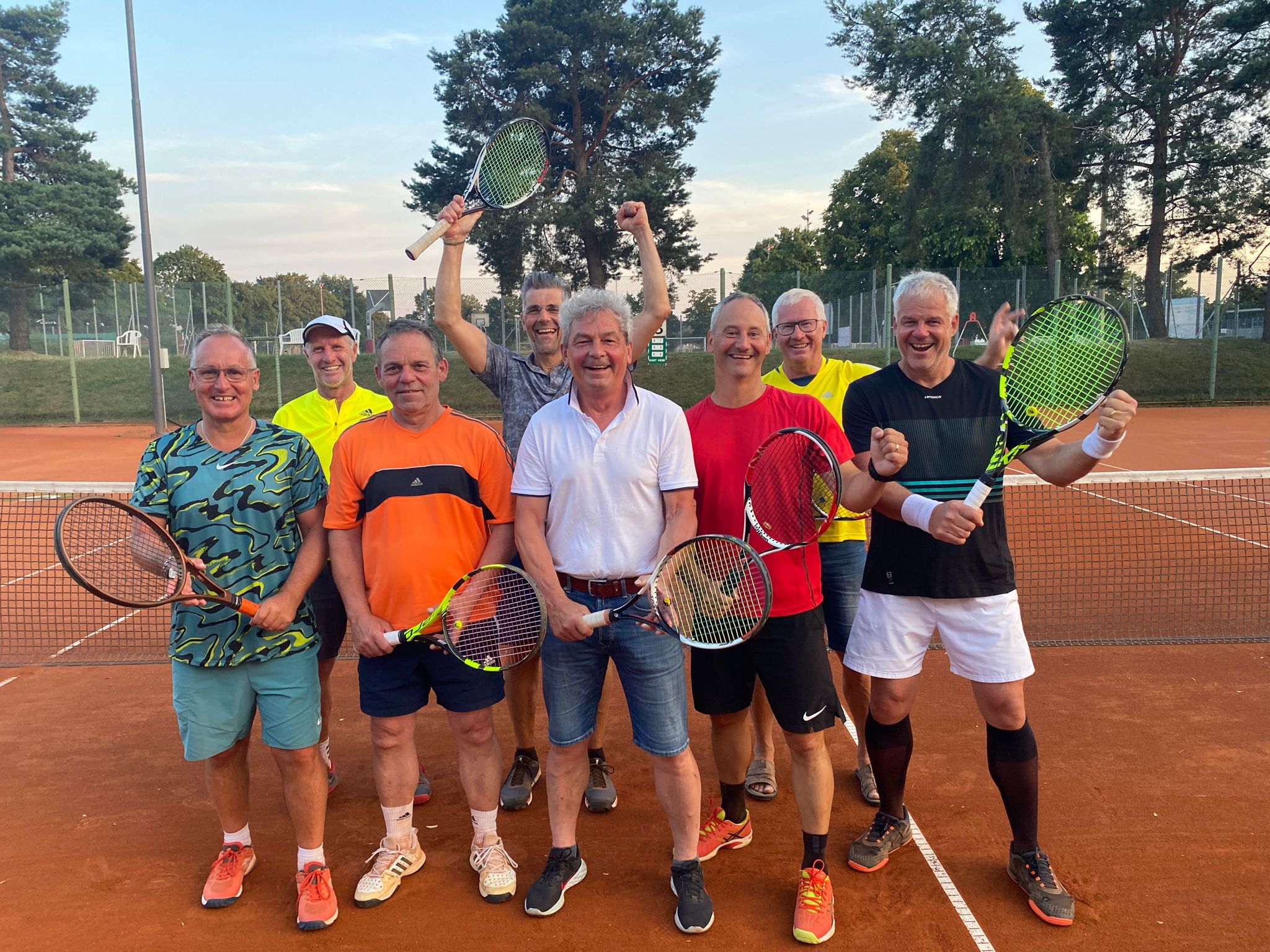 Tennis Herren 50 feiern Meisterschaft und steigen in die Landesliga auf